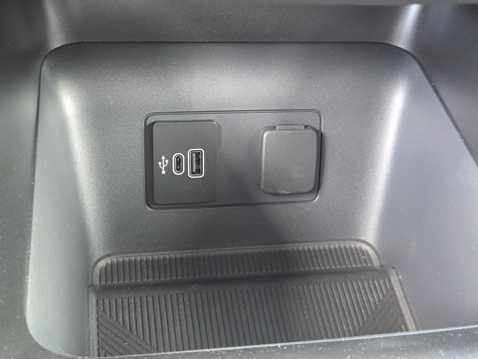 2026 Ford Explorer Active - Photo 15