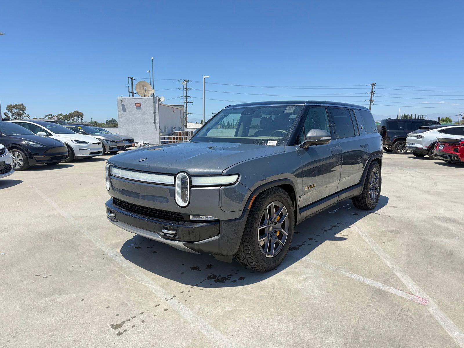 2023 Rivian R1S Adventure Quad-Motor Large Pack's photo