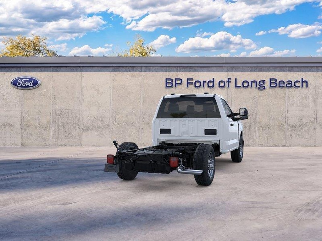 2026 Ford F-350 Super Duty Chassis Cab XL - Photo 8