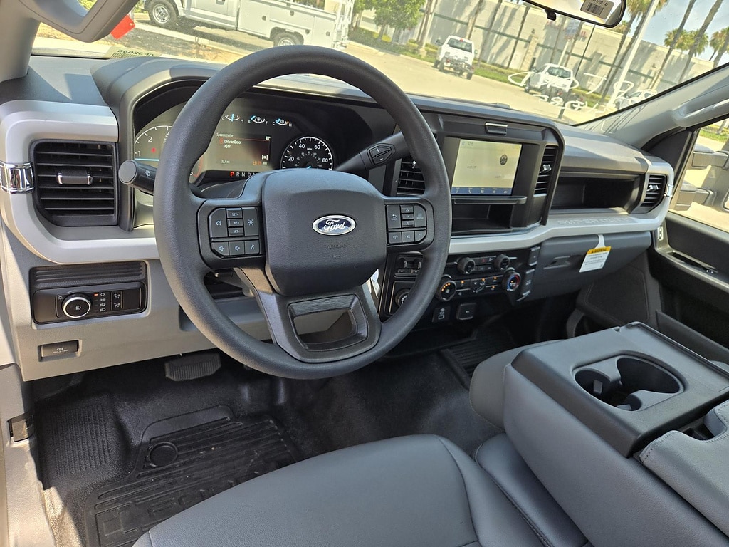 2026 Ford F-350 Super Duty Chassis Cab XL - Photo 8