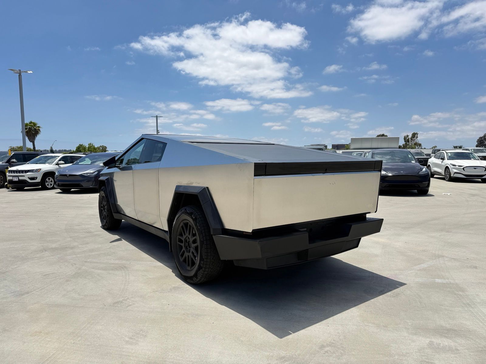Used 2024 Tesla Cybertruck Cyberbeast with VIN 7G2CEHEE8RA031314 for sale in Long Beach, CA