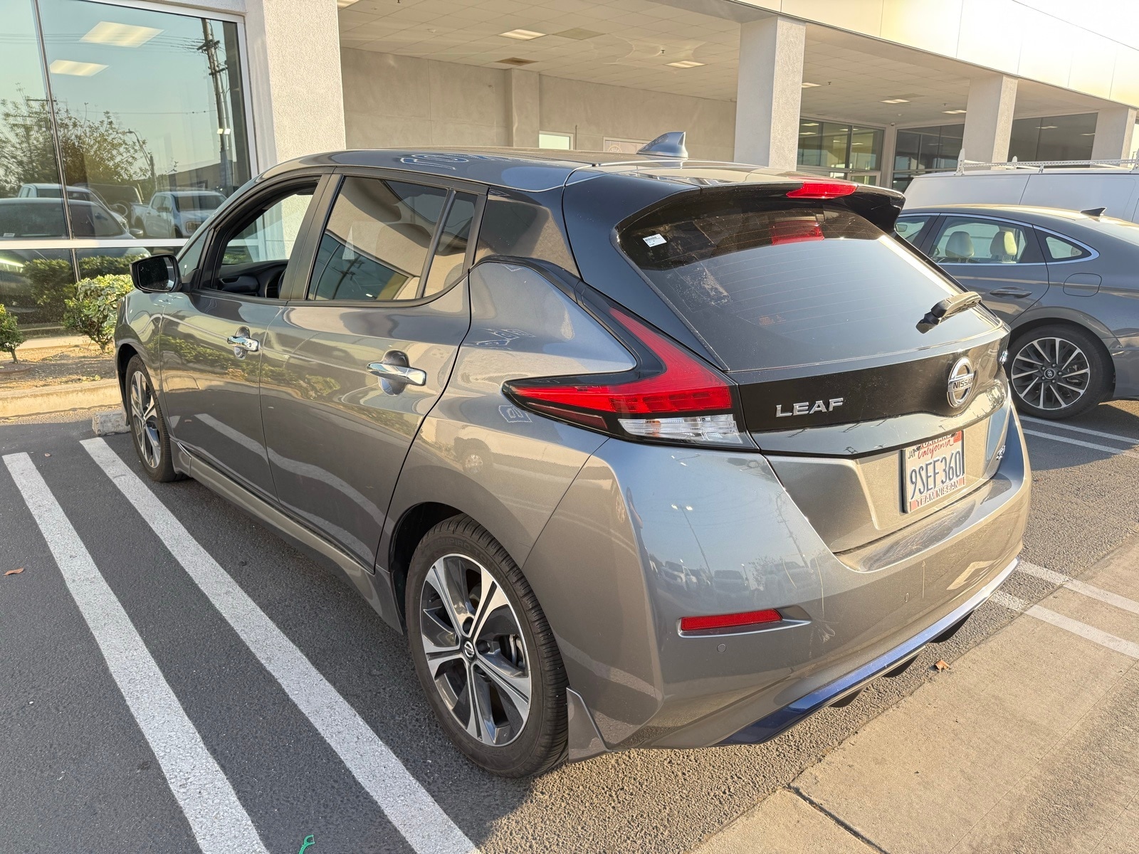 Used 2022 Nissan LEAF SV with VIN 1N4AZ1CV6NC555229 for sale in Long Beach, CA