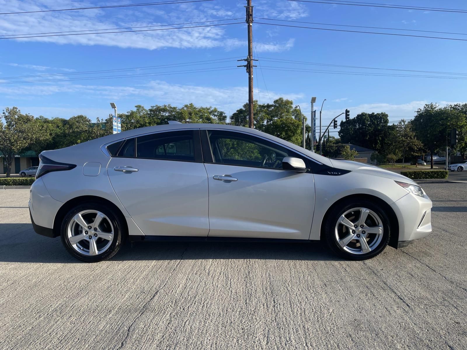 Used 2018 Chevrolet Volt LT with VIN 1G1RC6S59JU117685 for sale in Long Beach, CA