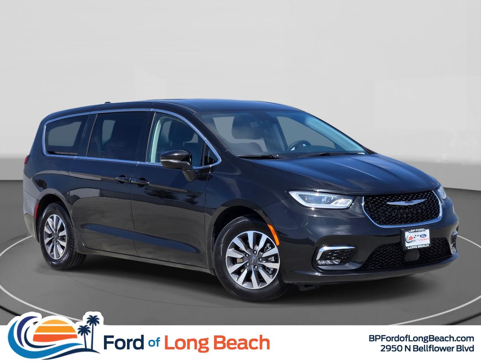 2023 Chrysler Pacifica Hybrid Touring L Hybrid's photo