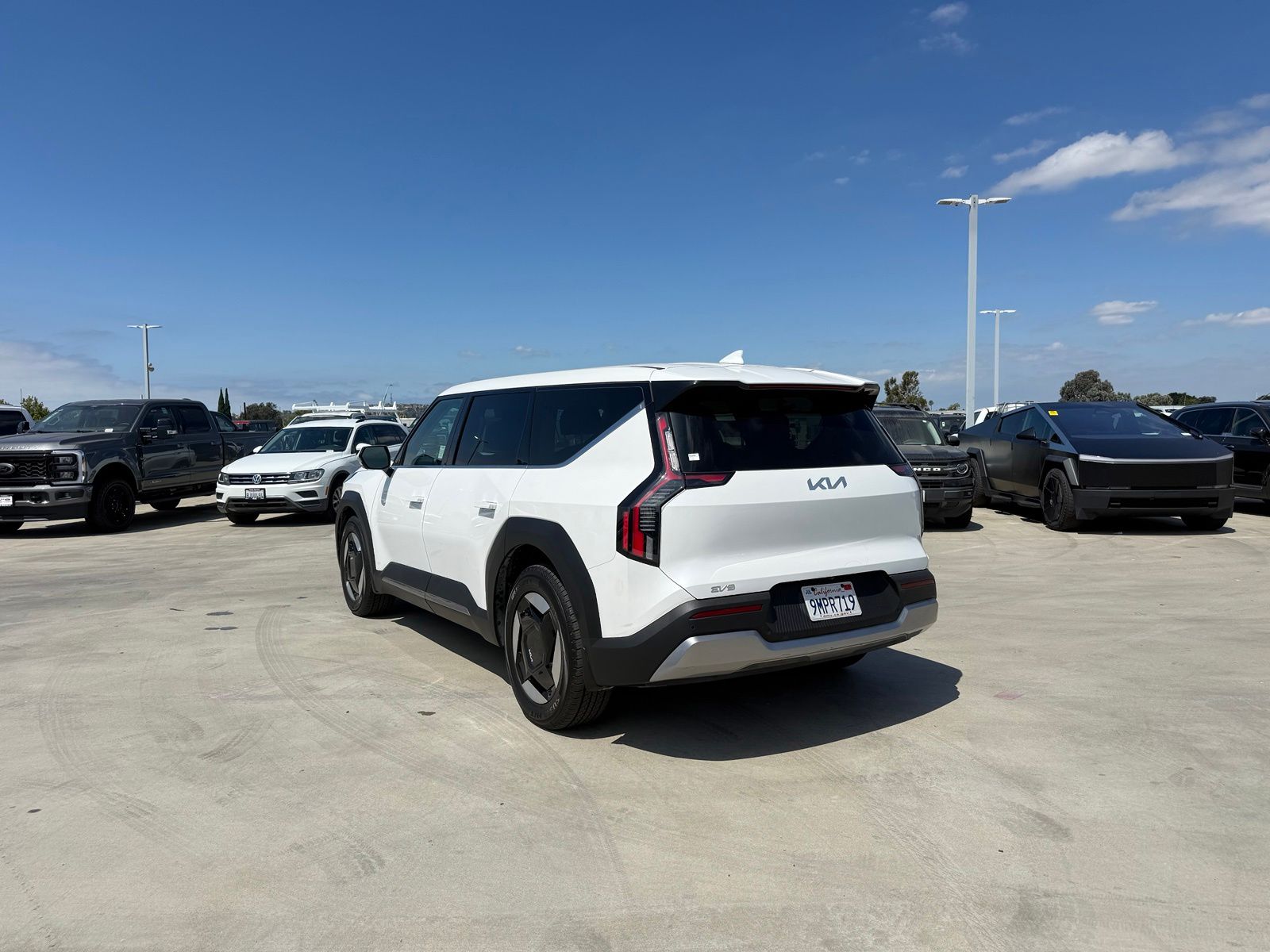 Used 2024 Kia EV9 Light L/R with VIN KNDAB5S19R6036314 for sale in Long Beach, CA