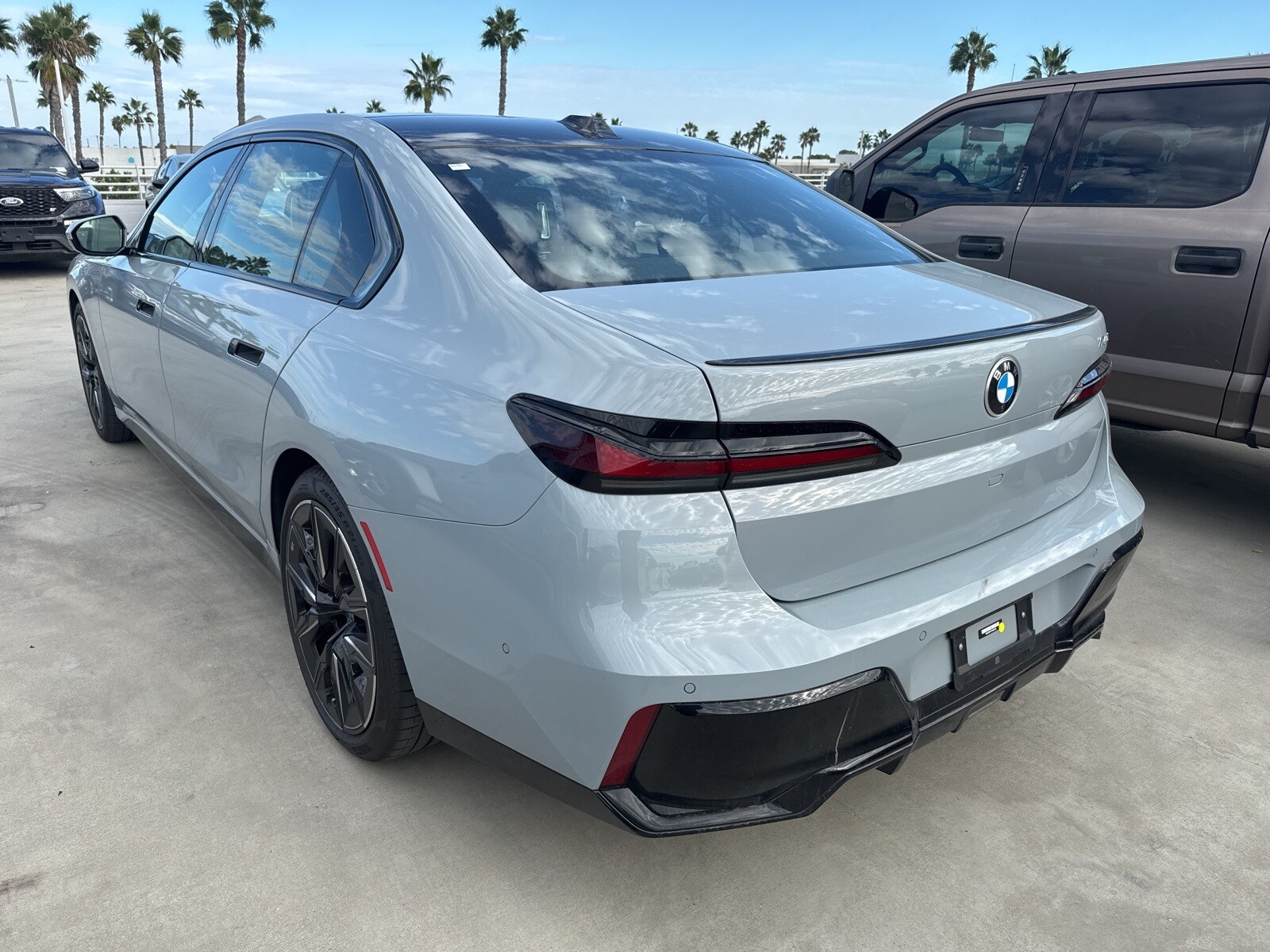 2023 Bmw 740i photo 2