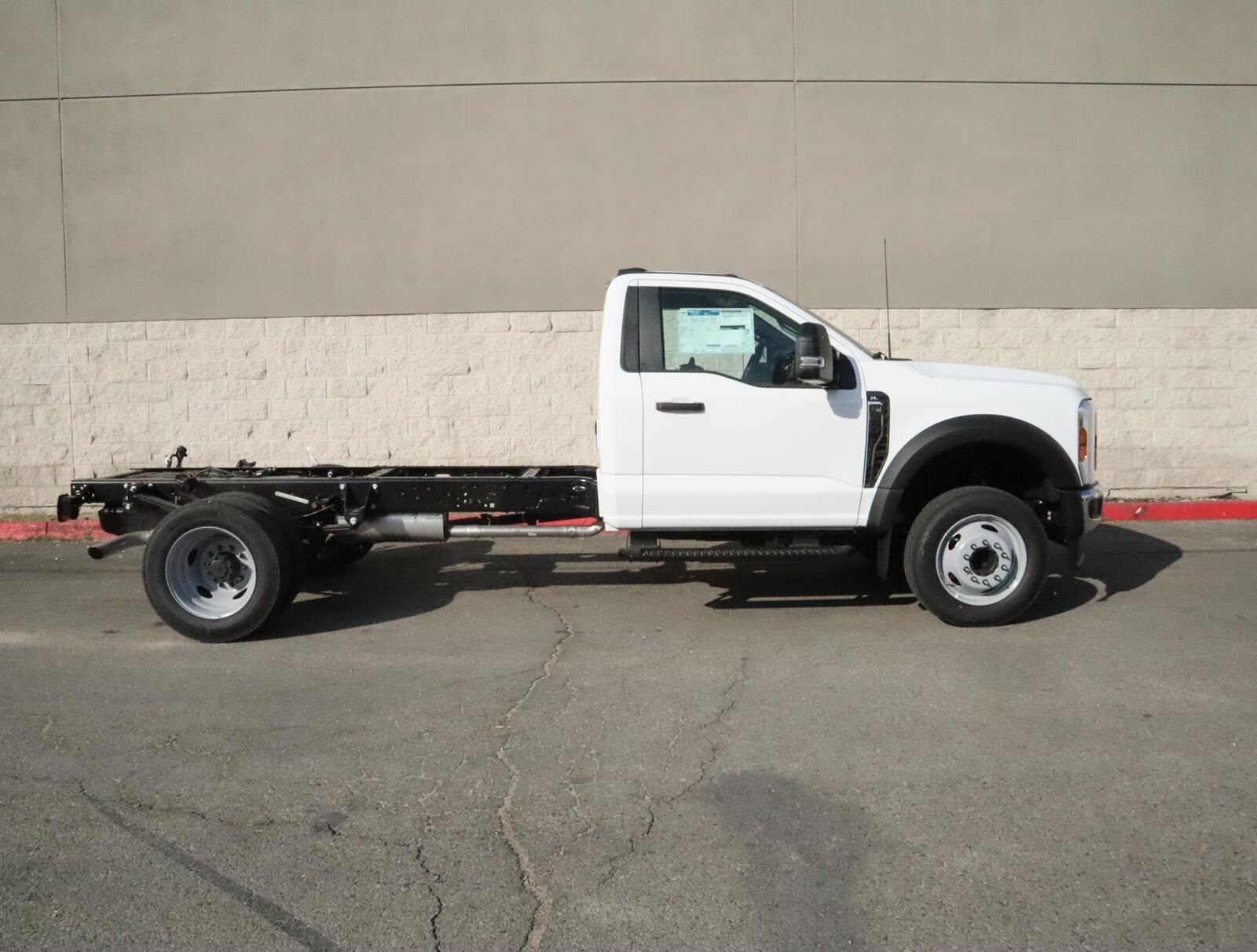 2024 Ford F-550 photo 2