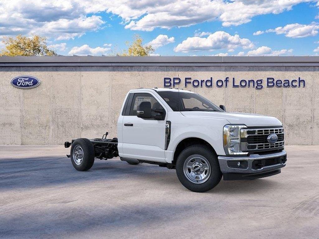 2026 Ford F-350 Super Duty Chassis Cab XL - Photo 7