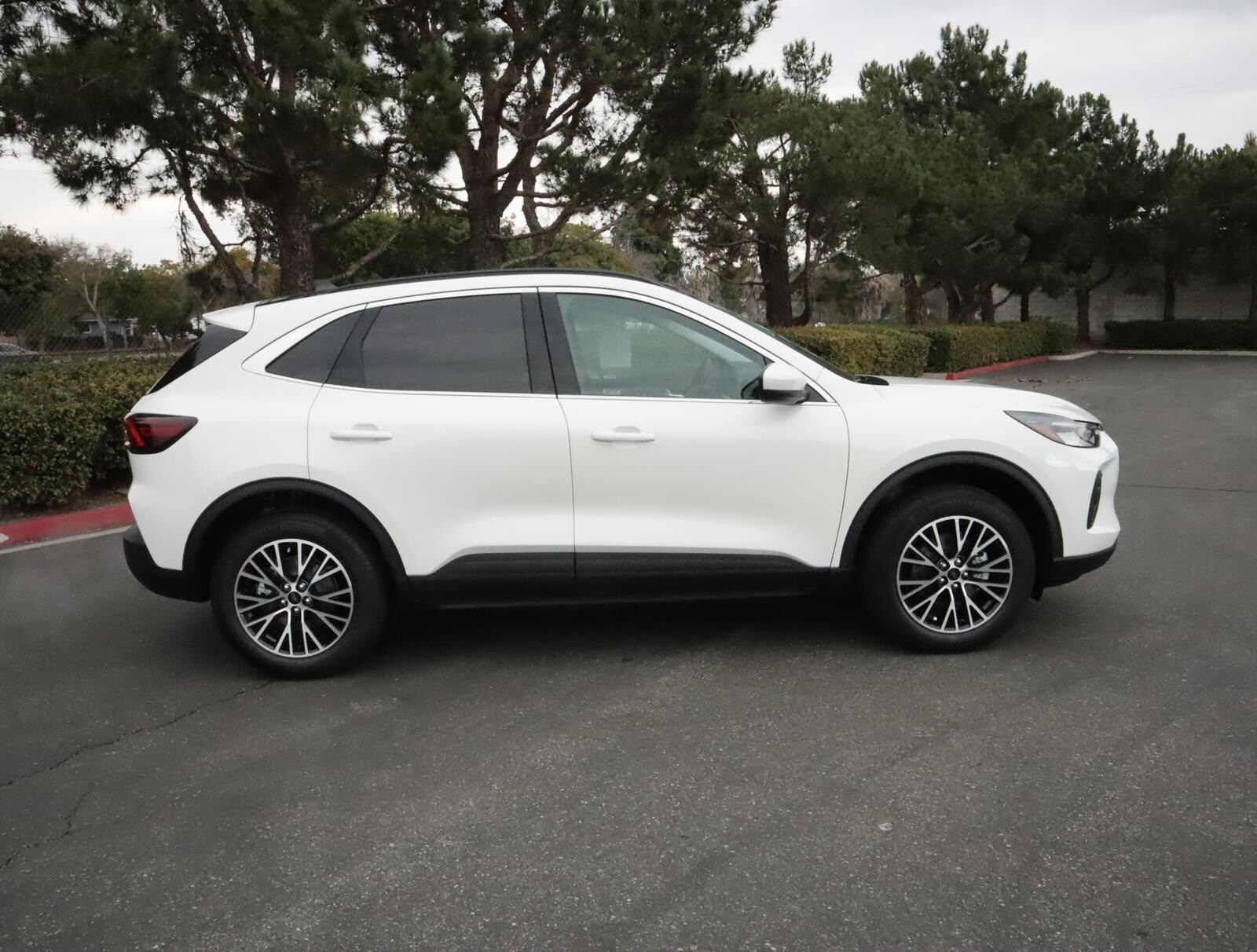 2025 Ford Escape Plug-In Hybrid Base photo 2