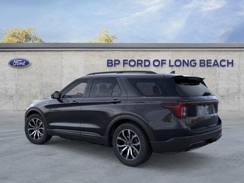 2025 Ford Explorer ST-Line photo 4