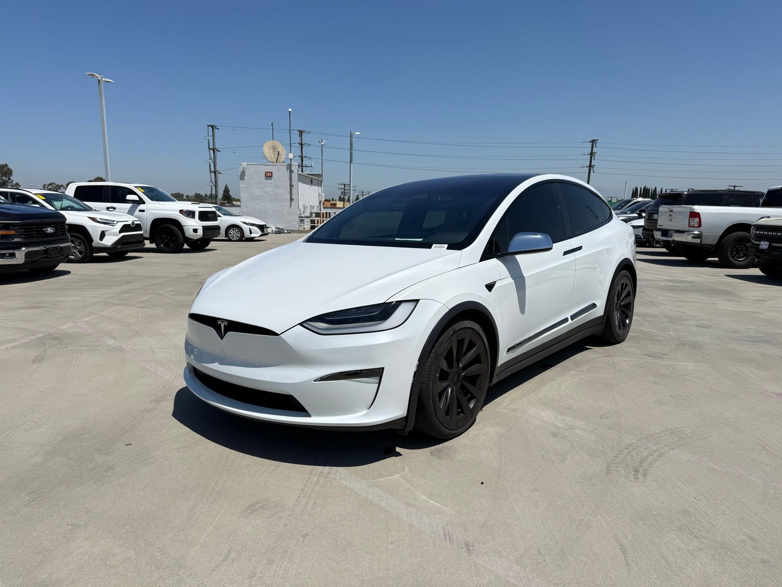 2023 Tesla Model X Long Range's photo