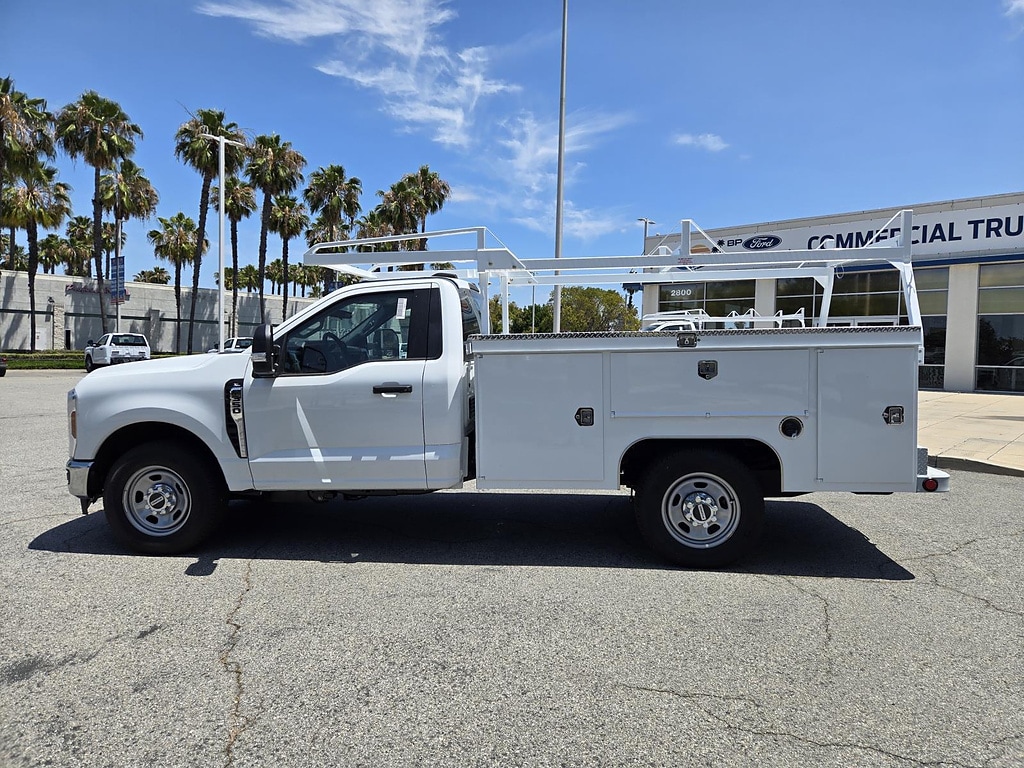 2026 Ford F-350 Super Duty Chassis Cab XL - Photo 7