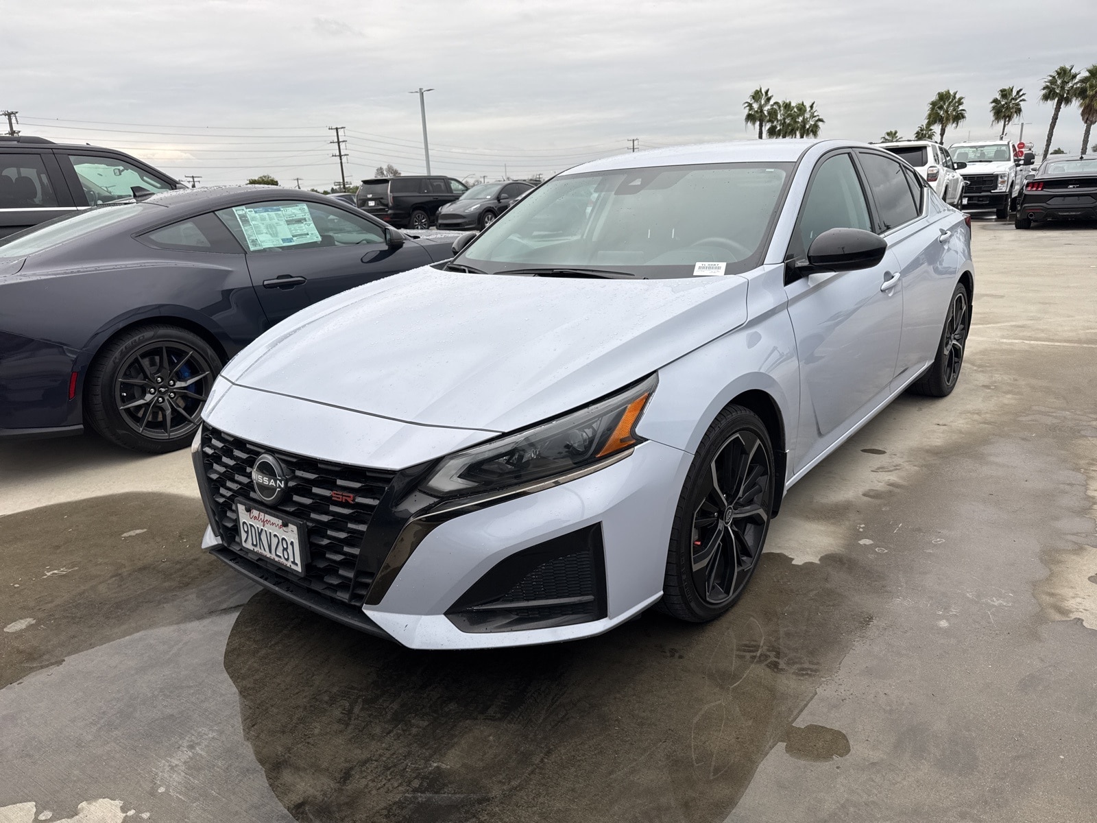 2023 Nissan Altima SR's photo