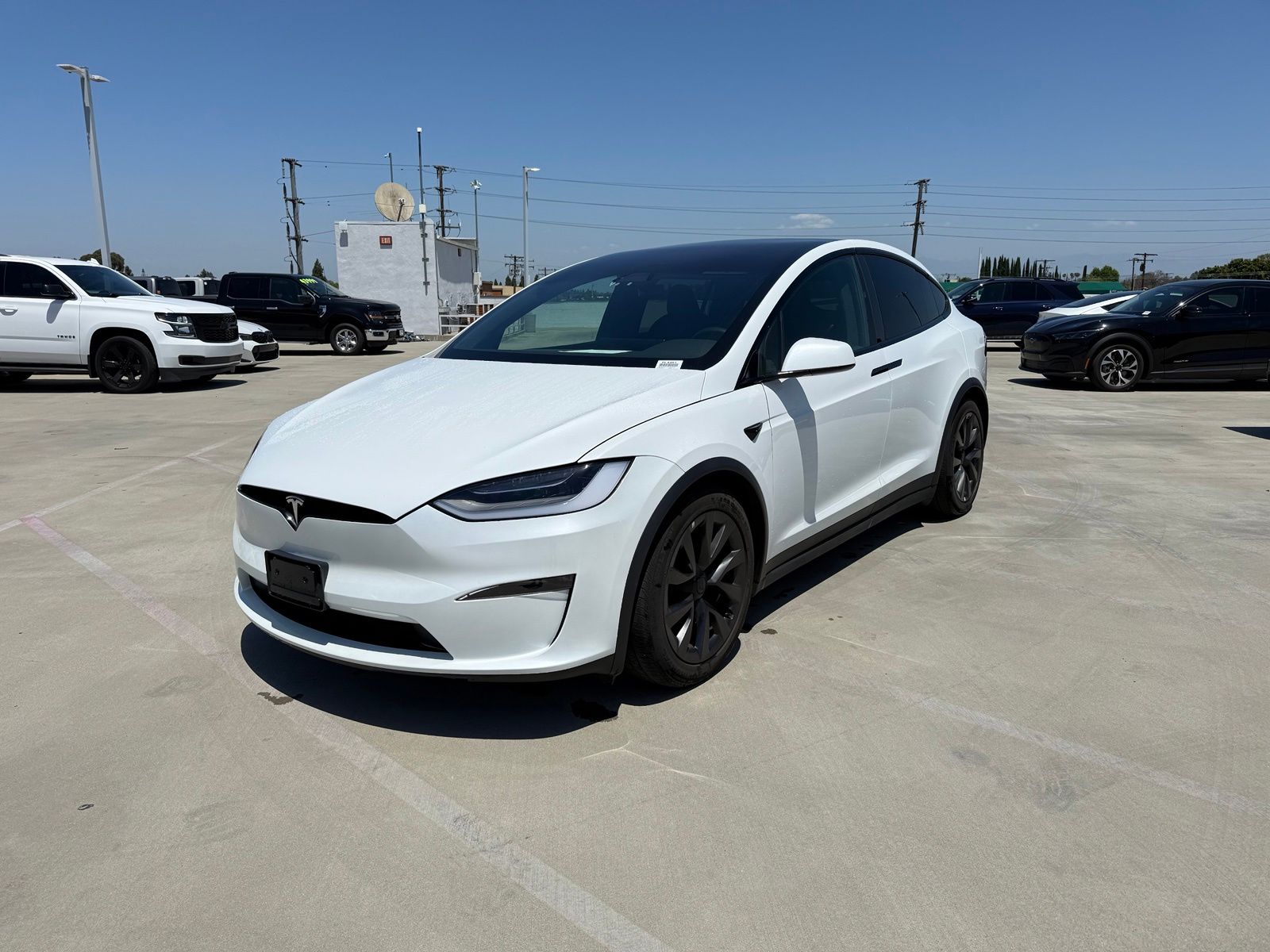 2023 Tesla Model X Long Range's photo