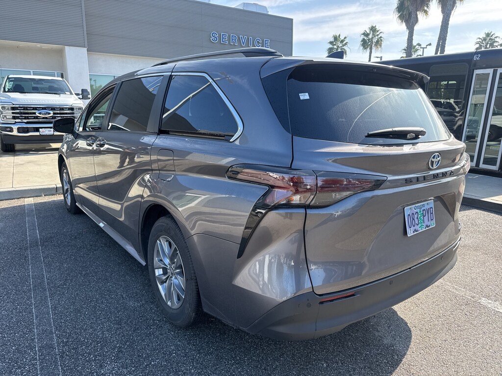Used 2024 Toyota Sienna XLE Minivan/Van