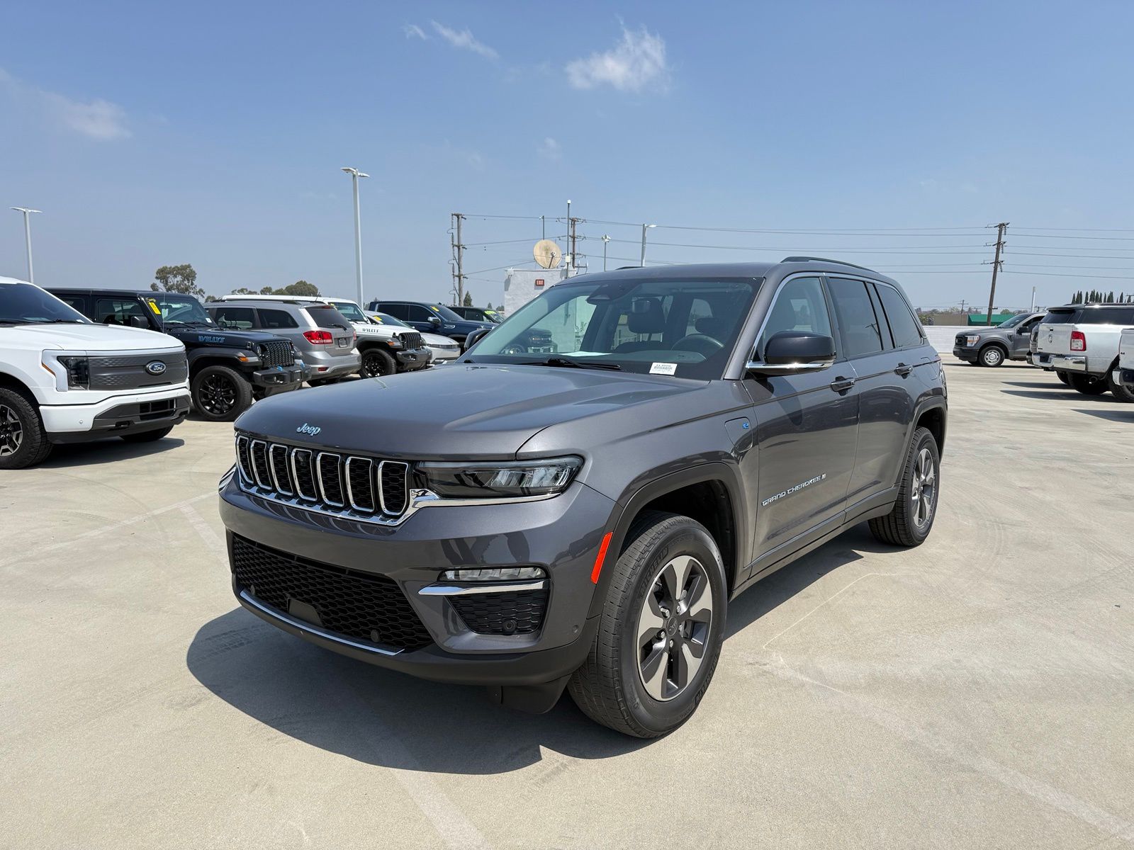 2022 Jeep Grand Cherokee 4xe 4x4's photo