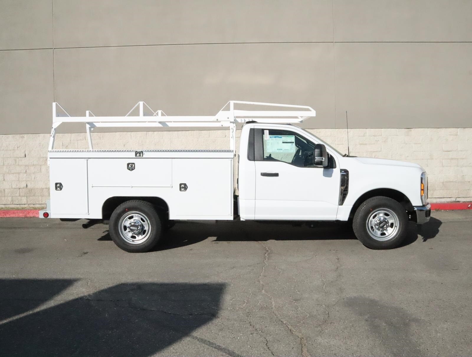 2024 Ford F-350 photo 2