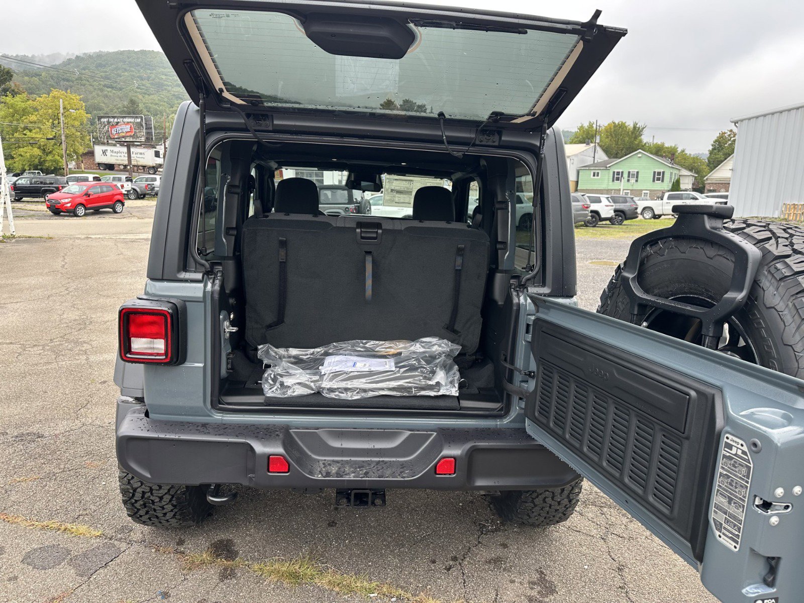 2025 Jeep Wrangler 2-Door Willys - Photo 6