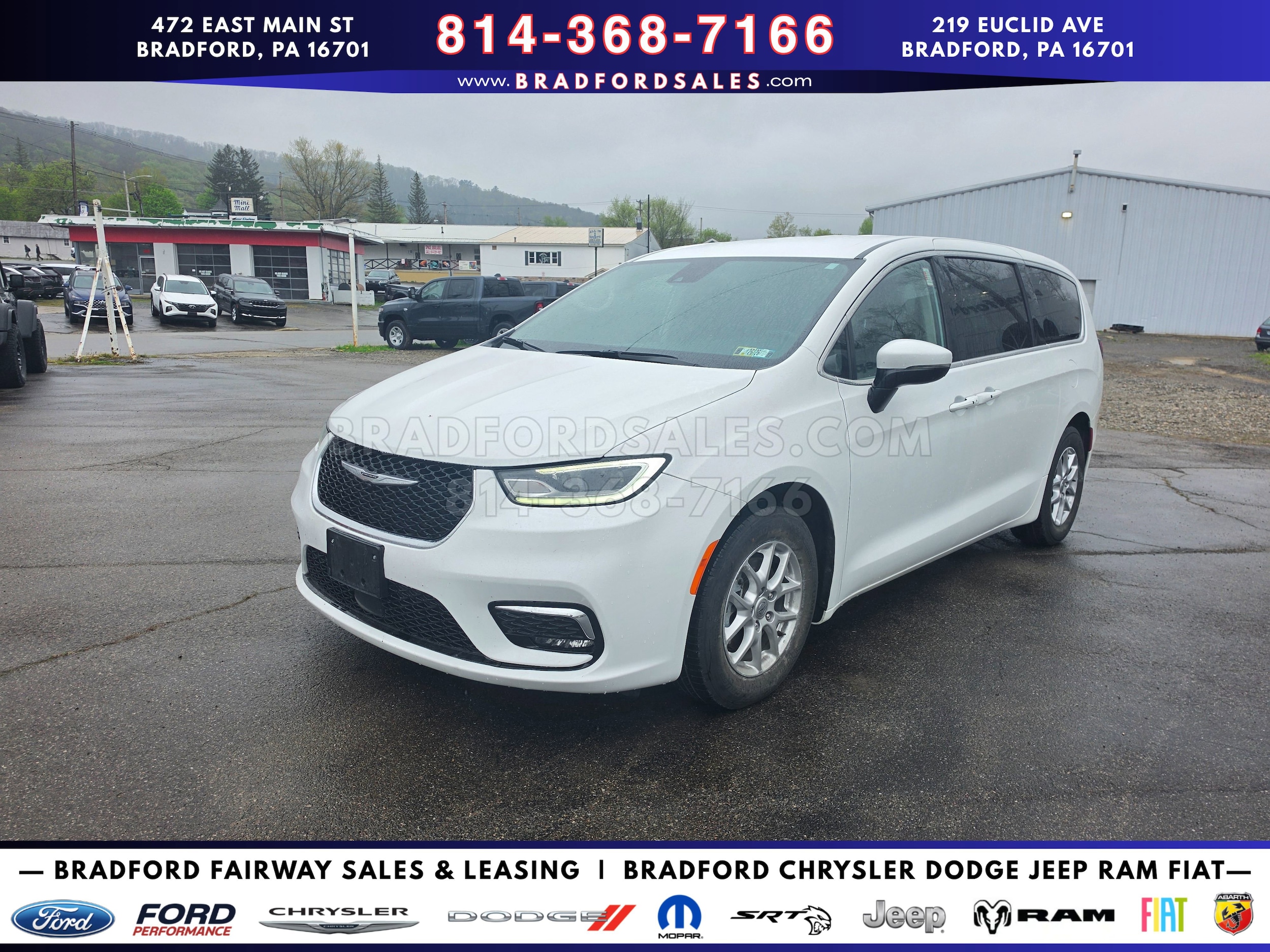 2023 Chrysler Pacifica Touring L's photo