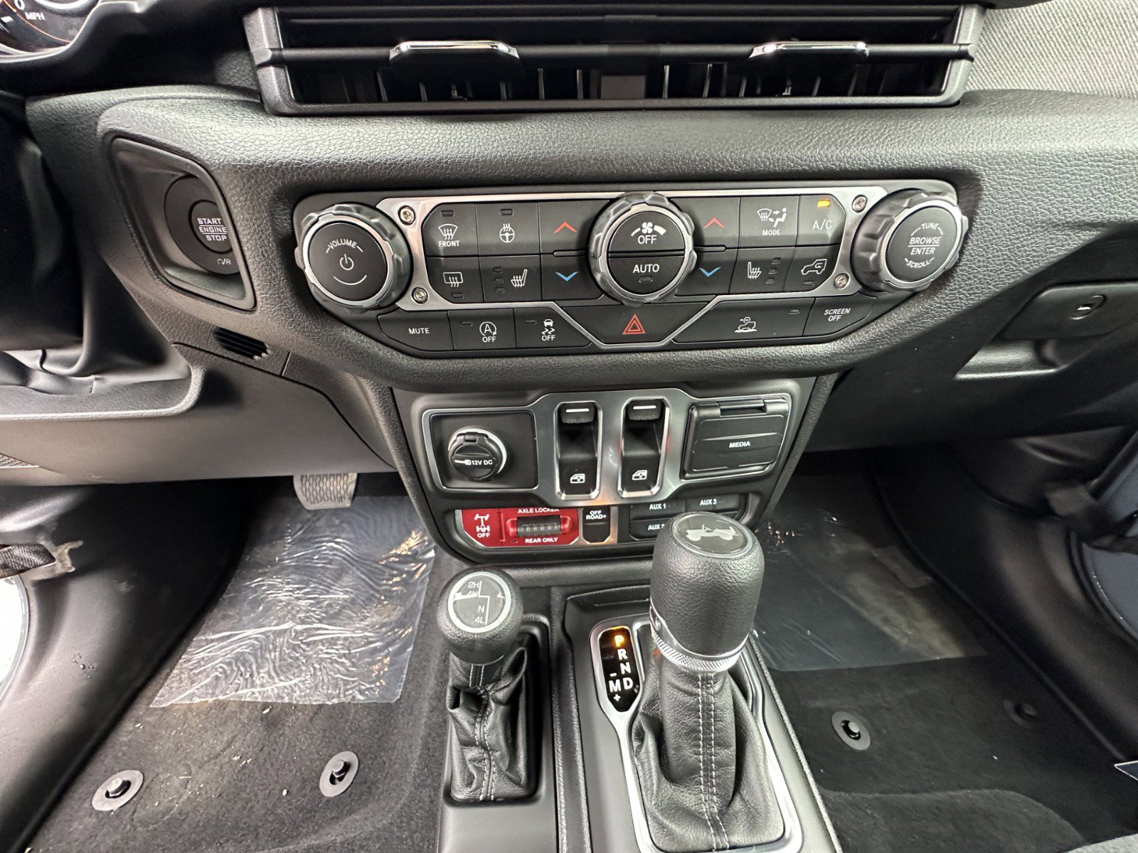 2025 Jeep Wrangler 2-Door Willys - Photo 13