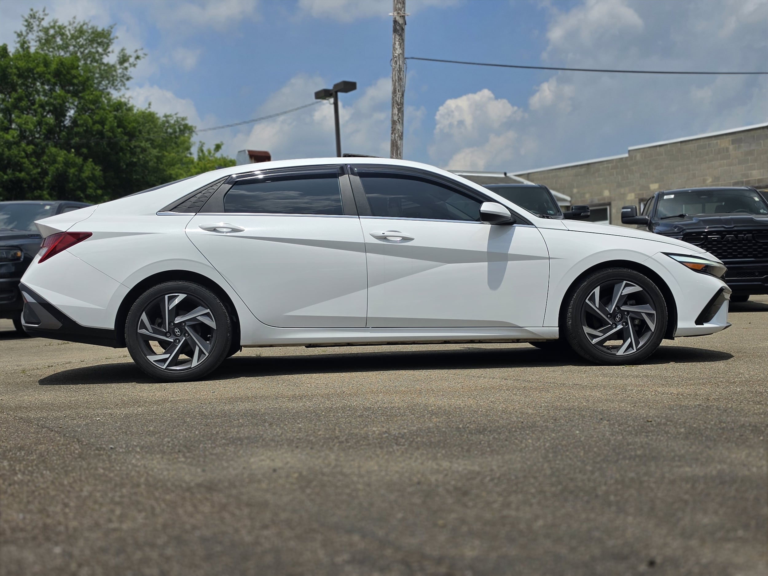 2024 Hyundai Elantra SEL - Photo 7