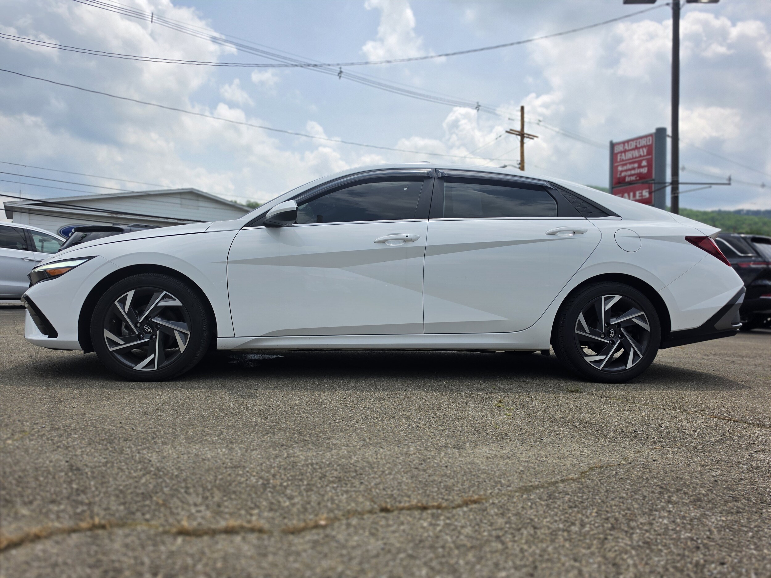 2024 Hyundai Elantra SEL - Photo 9