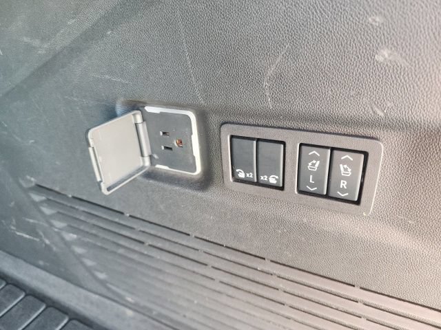 2024 GMC Yukon XL AT4 - Photo 32