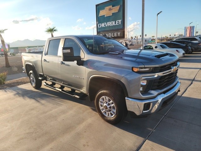 2025 Chevrolet Silverado 2500HD LT photo 2