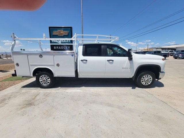 2025 Chevrolet Silverado 2500HD photo 2