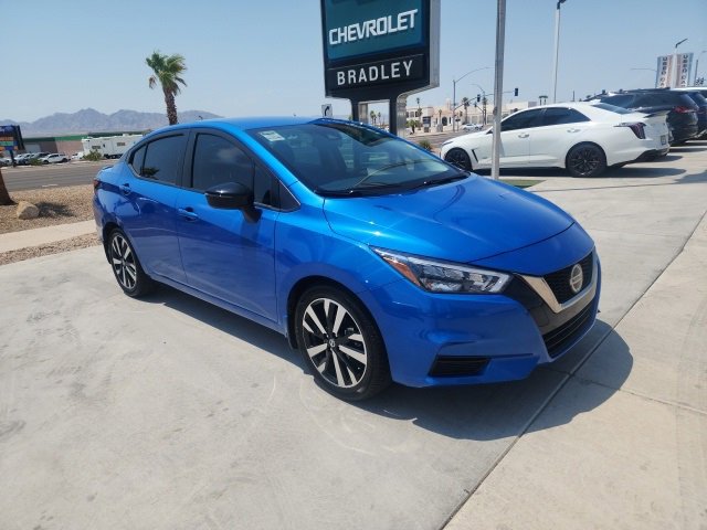 2022 Nissan Versa SR photo 2