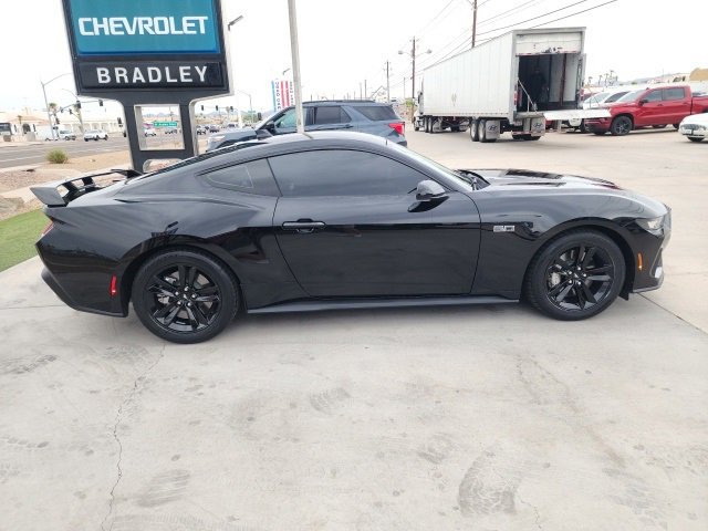 2024 Ford Mustang GT photo 3