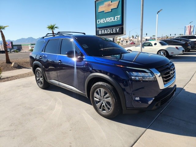 2023 Nissan Pathfinder SV photo 2