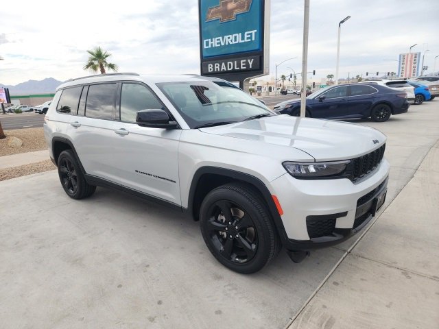 2023 Jeep Grand Cherokee Altitude photo 2