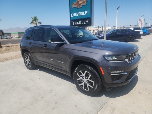 2024 Jeep Grand Cherokee Limited photo 2