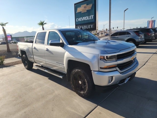 2018 Chevrolet Silverado 1500 LT photo 2