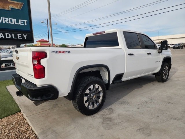 2024 Chevrolet Silverado 2500HD Custom photo 3
