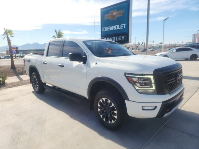 2021 Nissan Titan PRO-4X photo 2
