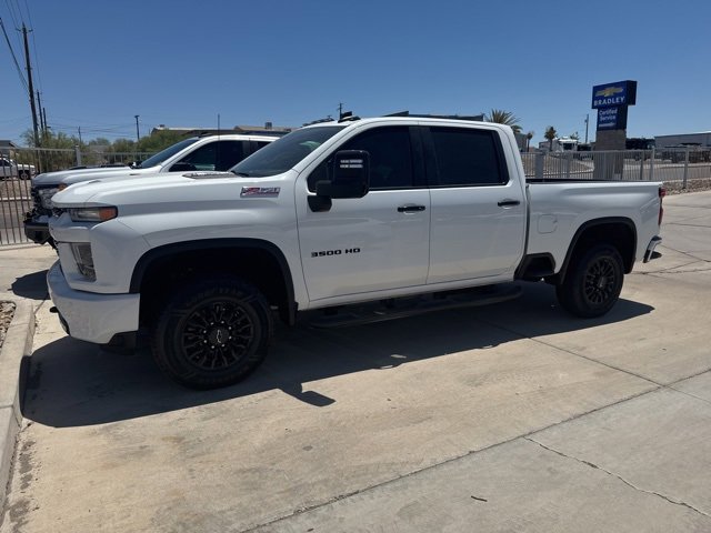 2023 Chevrolet Silverado 3500HD LT photo 4
