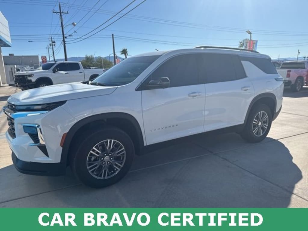 Used 2025 Chevrolet Traverse LT SUV