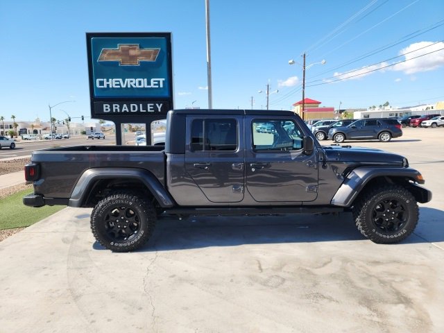 2023 Jeep Gladiator Willys photo 3