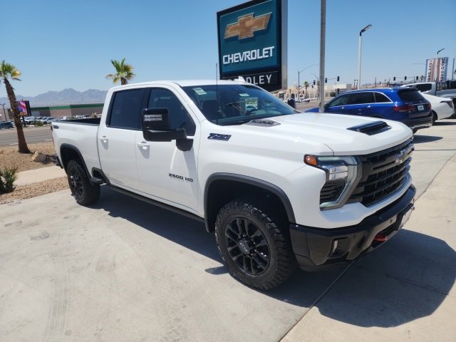 2025 Chevrolet Silverado 2500HD LTZ photo 2