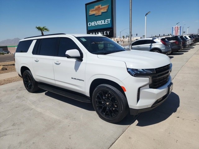 2023 Chevrolet Suburban RST photo 2
