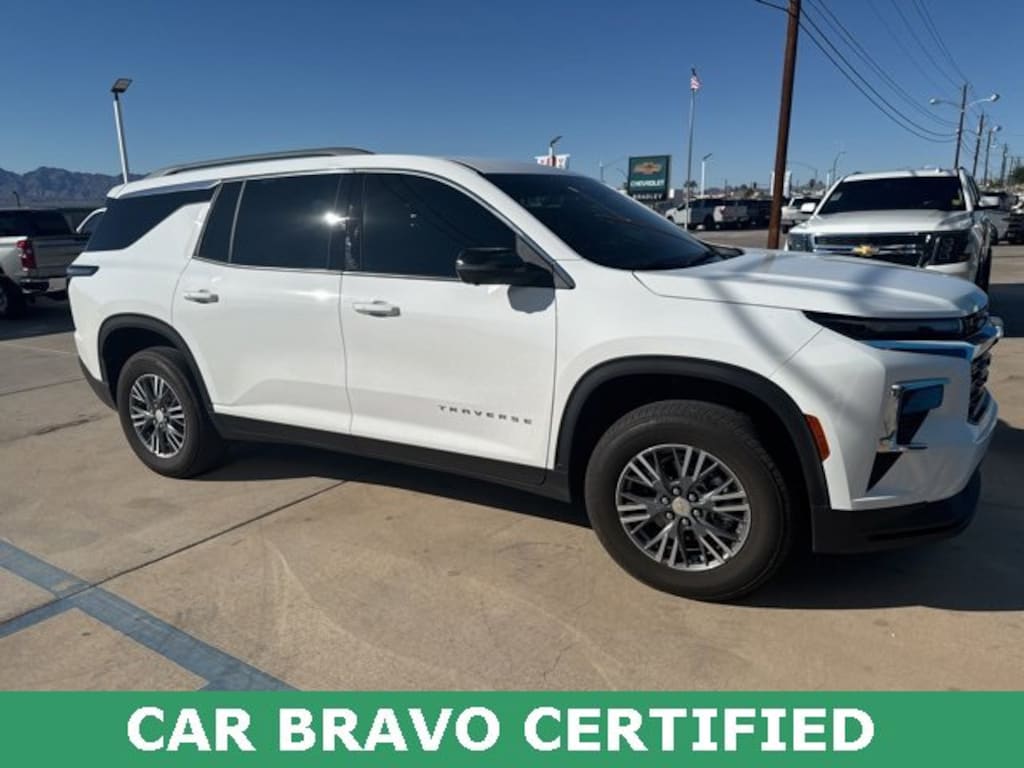 Used 2025 Chevrolet Traverse LT SUV