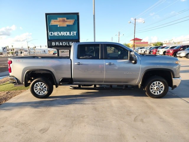 2025 Chevrolet Silverado 2500HD LT photo 3