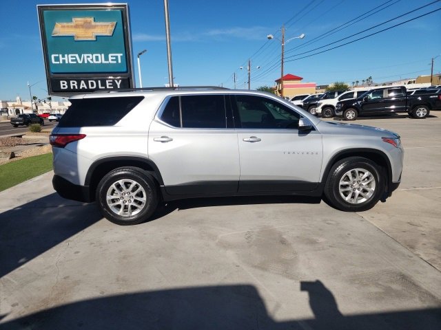 2020 Chevrolet Traverse Cloth photo 2