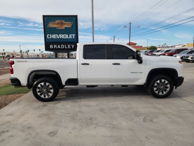 2024 Chevrolet Silverado 2500HD Custom photo 2