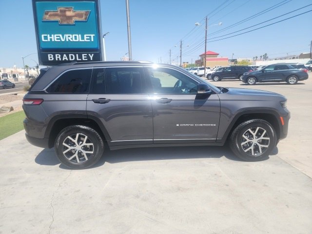 2024 Jeep Grand Cherokee Limited photo 3
