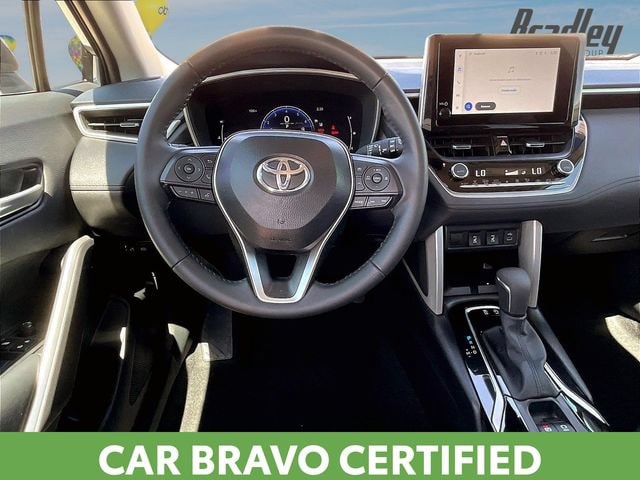 2025 Toyota Corolla Cross XLE - Photo 9
