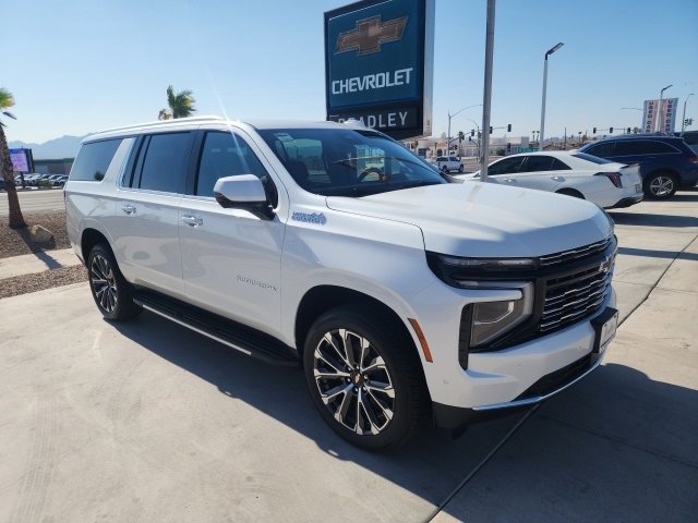 2025 Chevrolet Suburban High Country photo 2