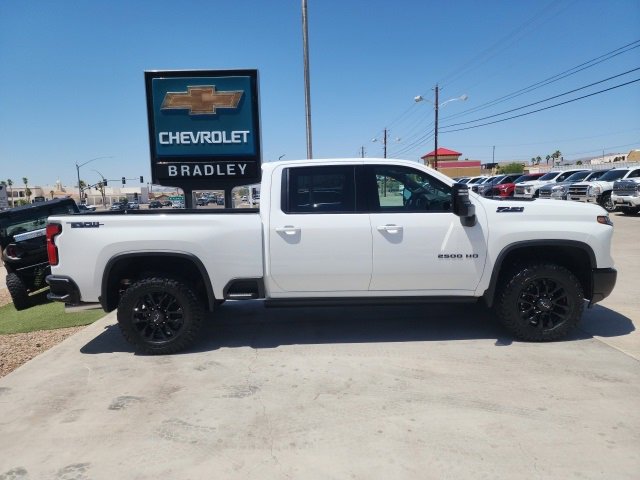 2025 Chevrolet Silverado 2500HD LTZ photo 3